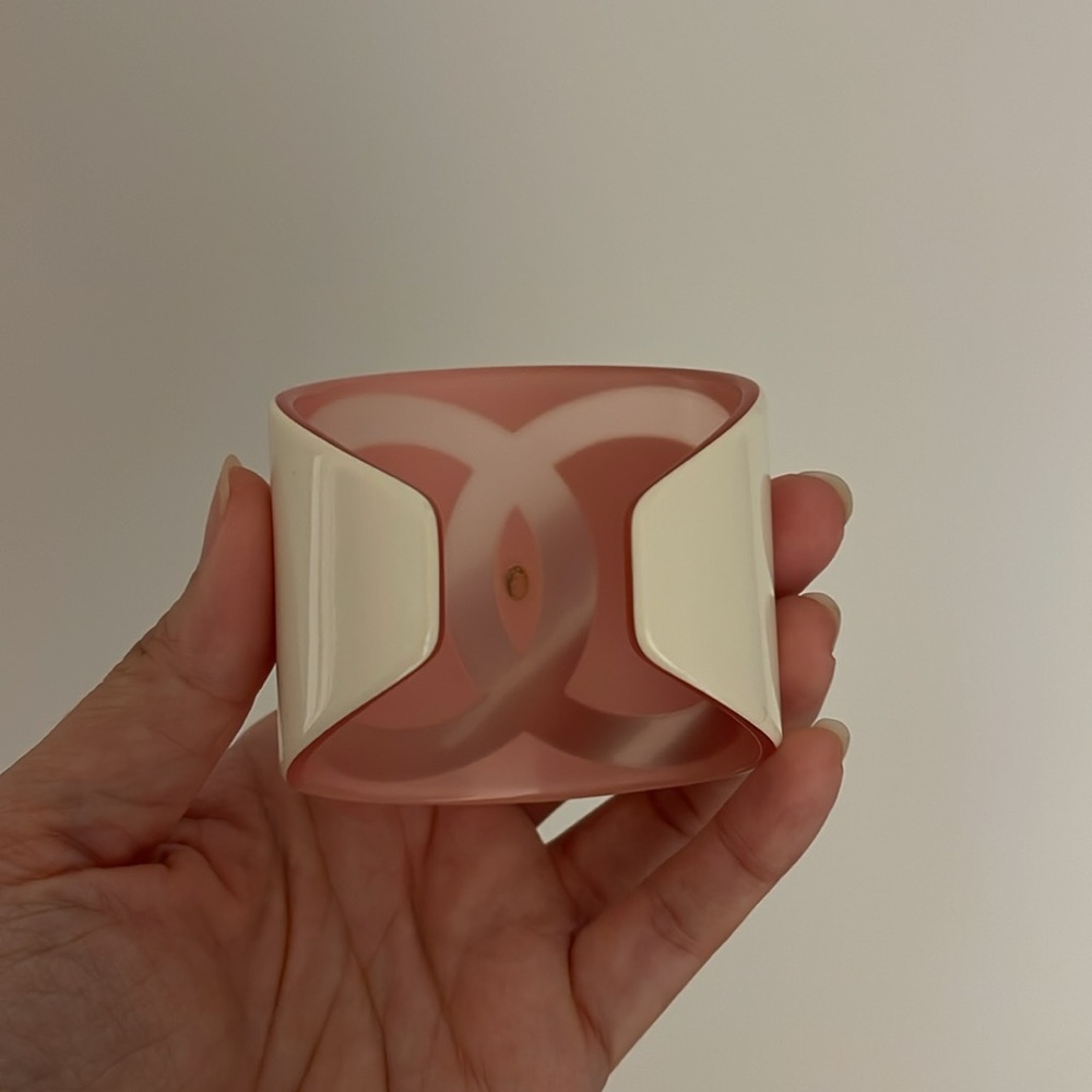 Chanel coco crush plastic bracelet - Picture 3 of 5